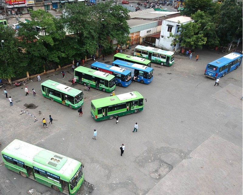 Xe bus đỗ tại bến xe Chợ Lớn quận 5