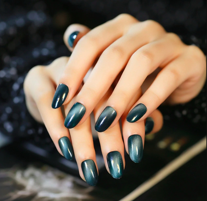Mẫu nail mắt mèo đính đá