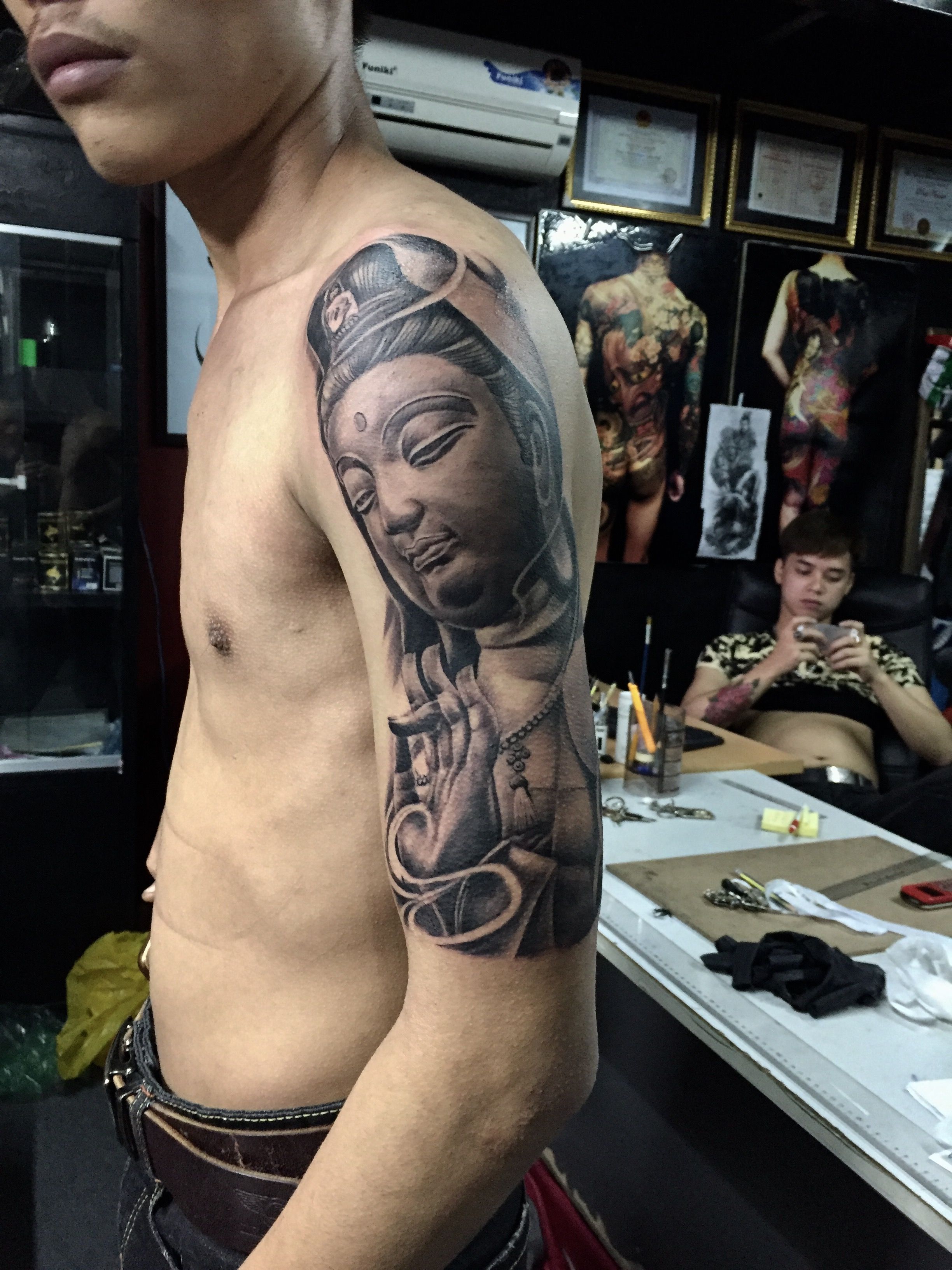 Hình xăm chữ a di đà phật