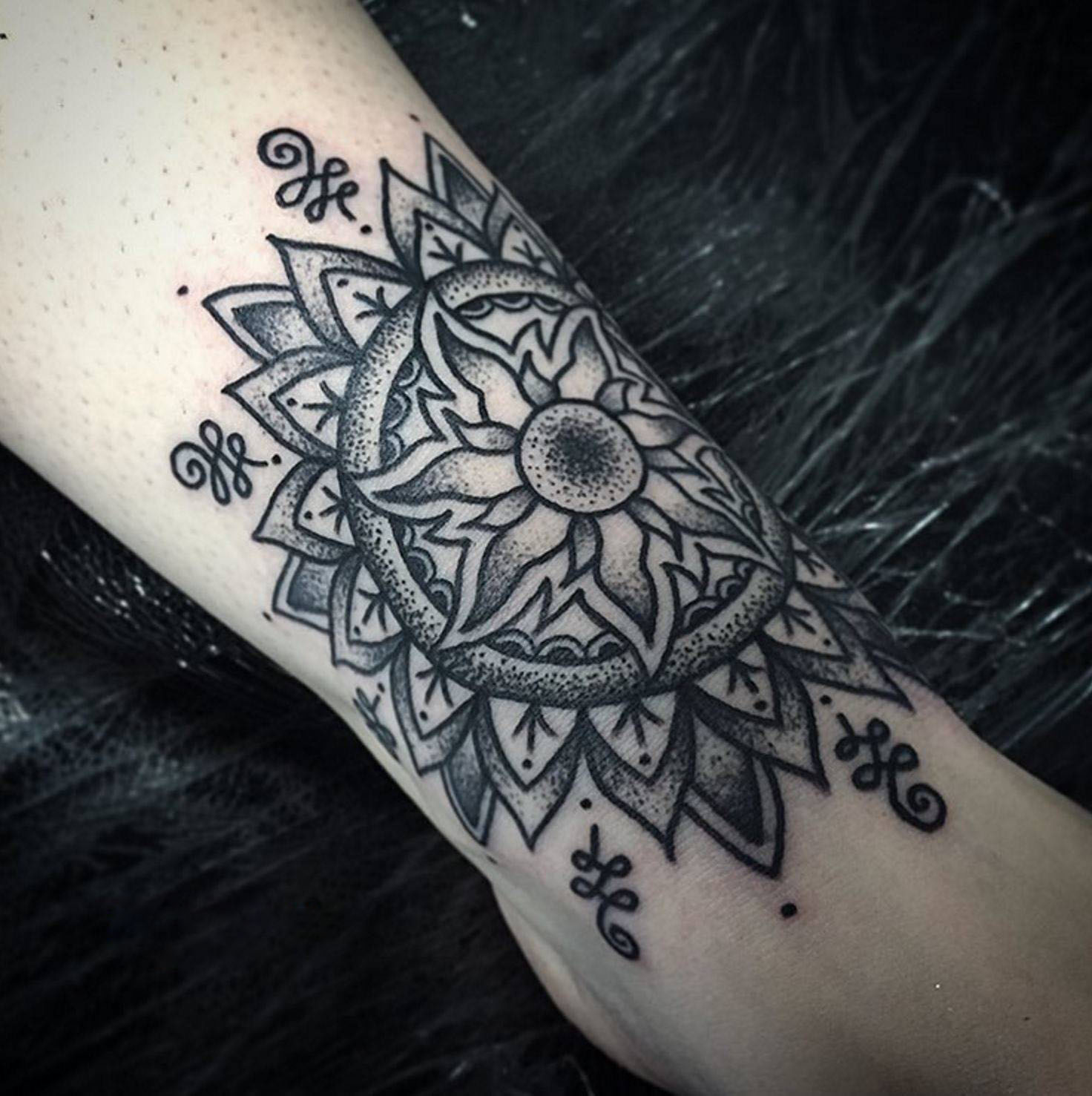 Hình xăm hoa văn đẹp cho nam