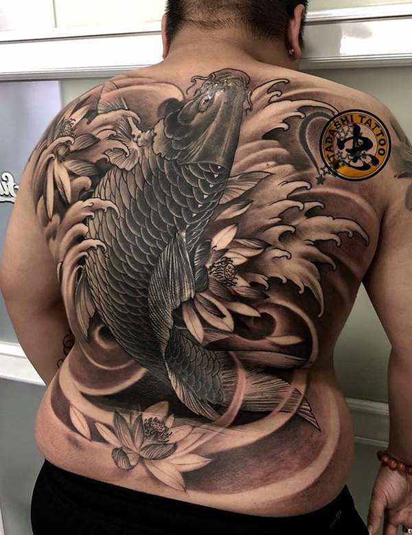 Hình xăm cá chép nhật cổ full chân