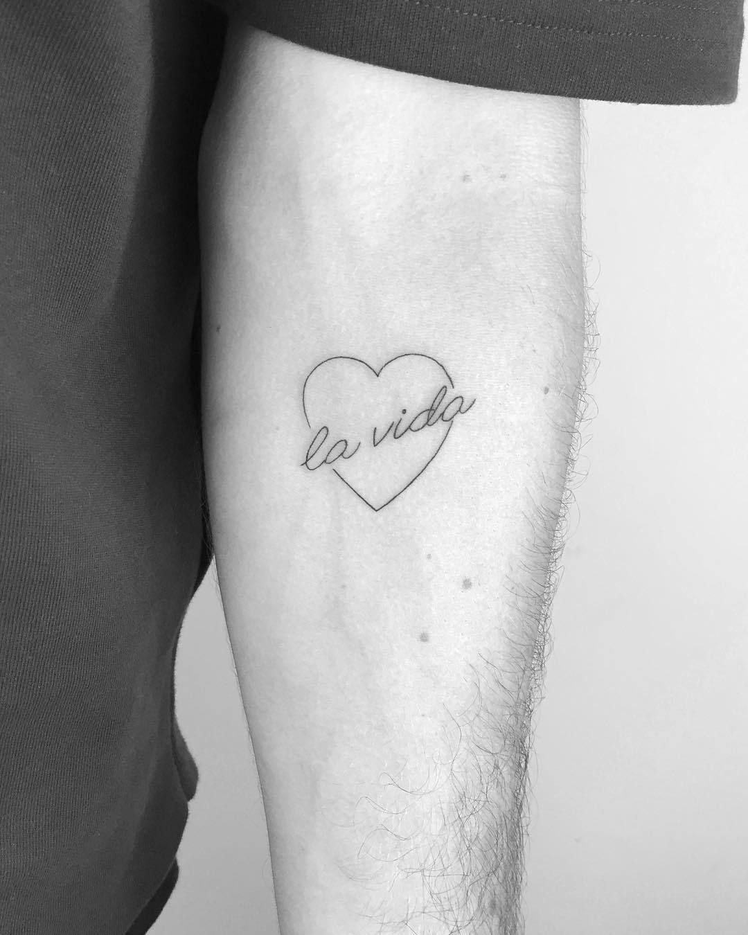 Hình xăm trái tim mini